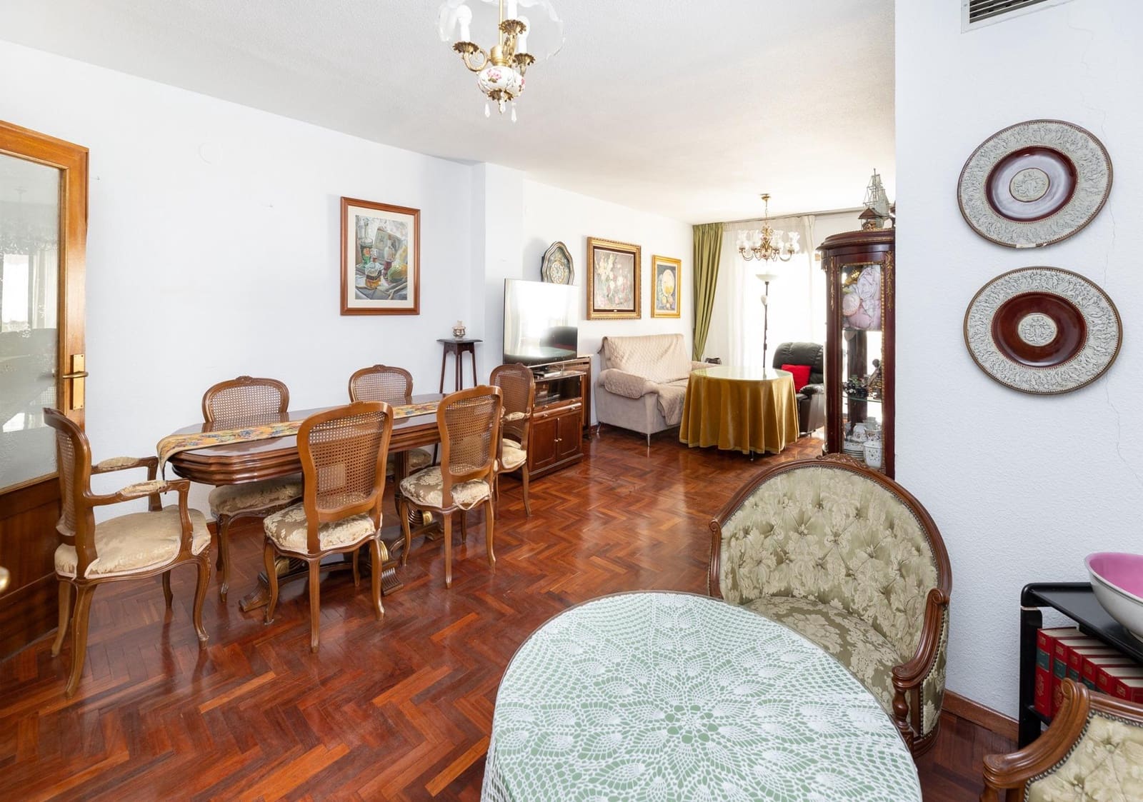 4 bedroom Flat for sale in Granada city with garage - € 460,000 (Ref: 9739081)