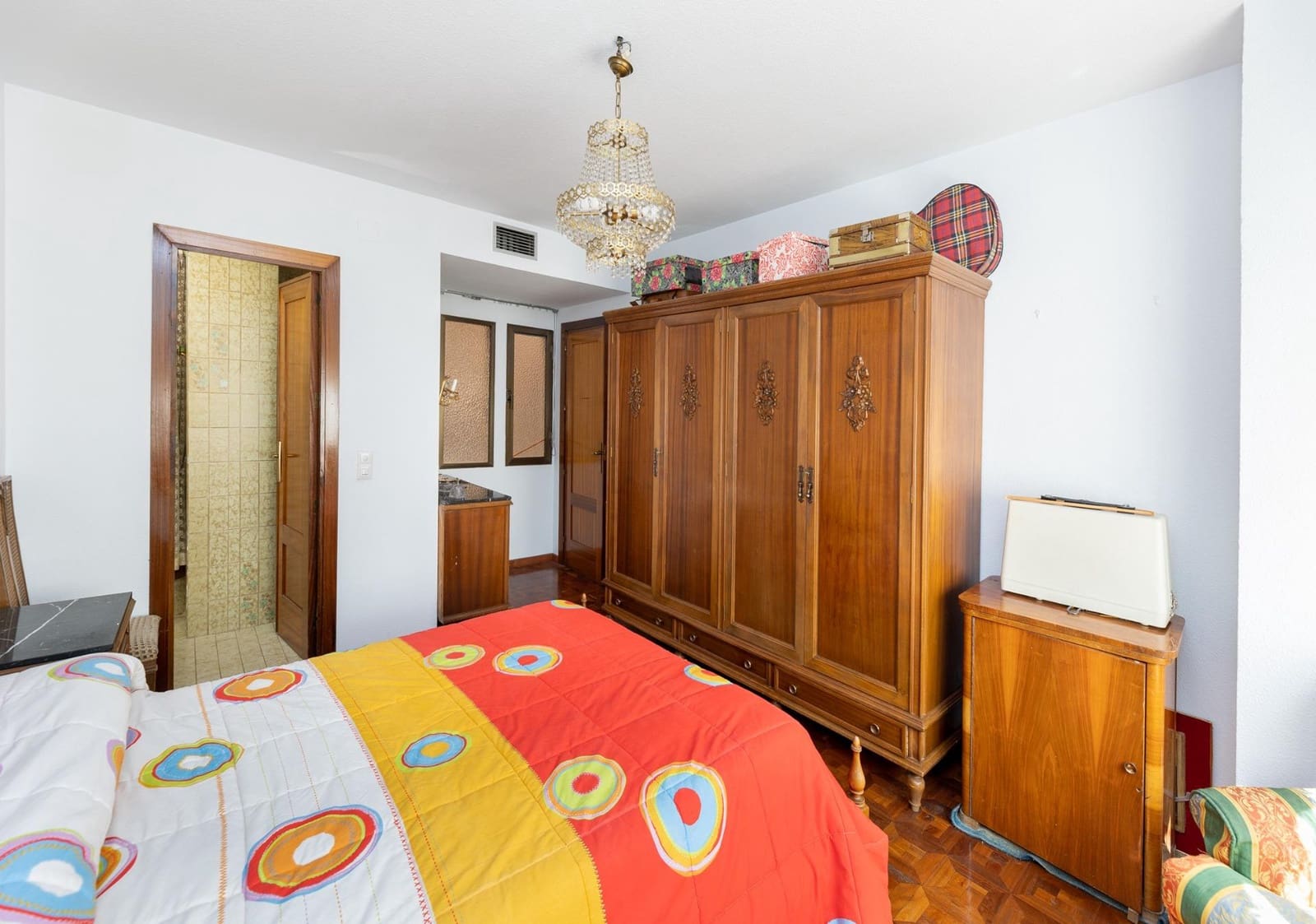 4 bedroom Flat for sale in Granada city with garage - € 460,000 (Ref: 9739081)