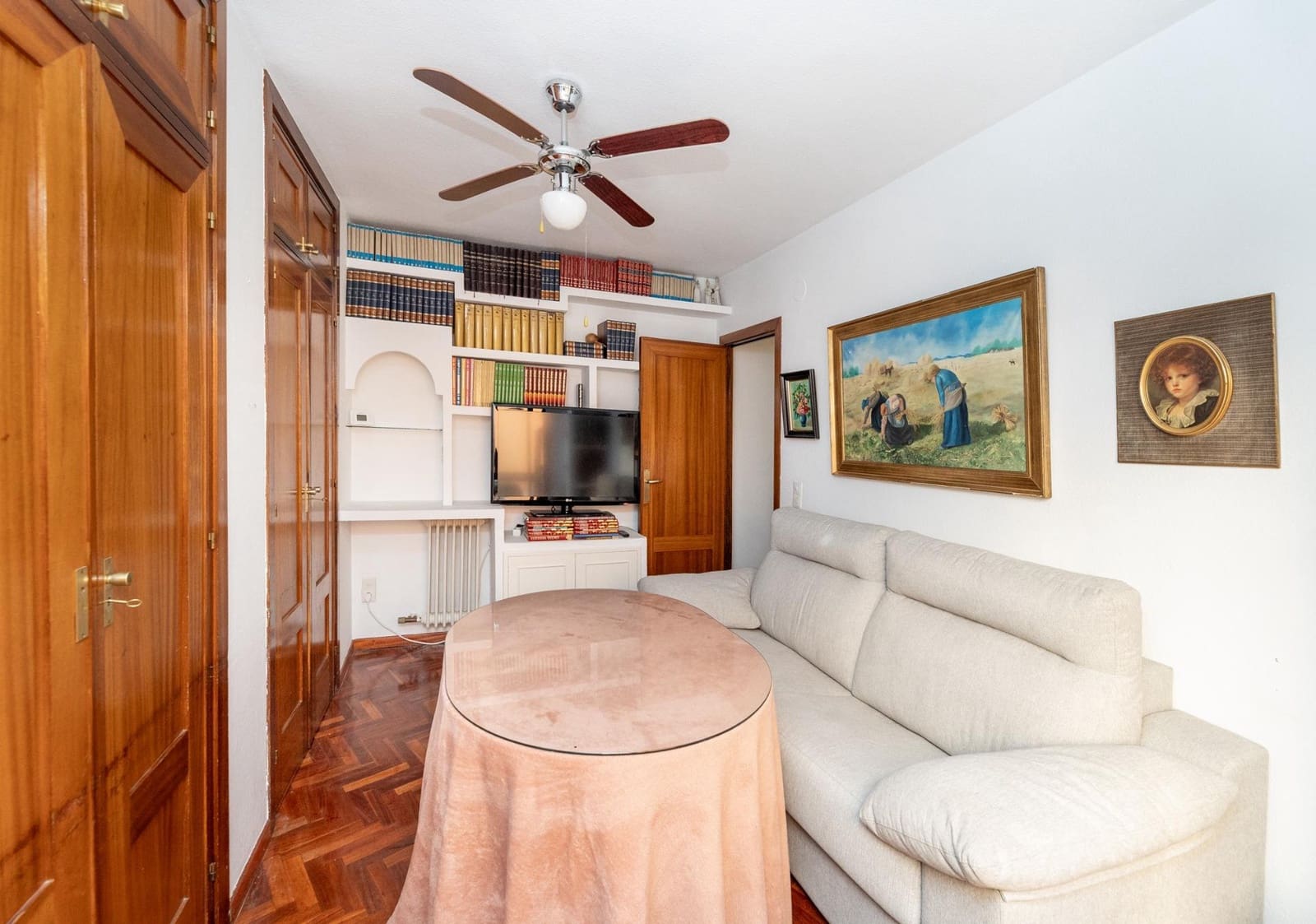 4 bedroom Flat for sale in Granada city with garage - € 460,000 (Ref: 9739081)