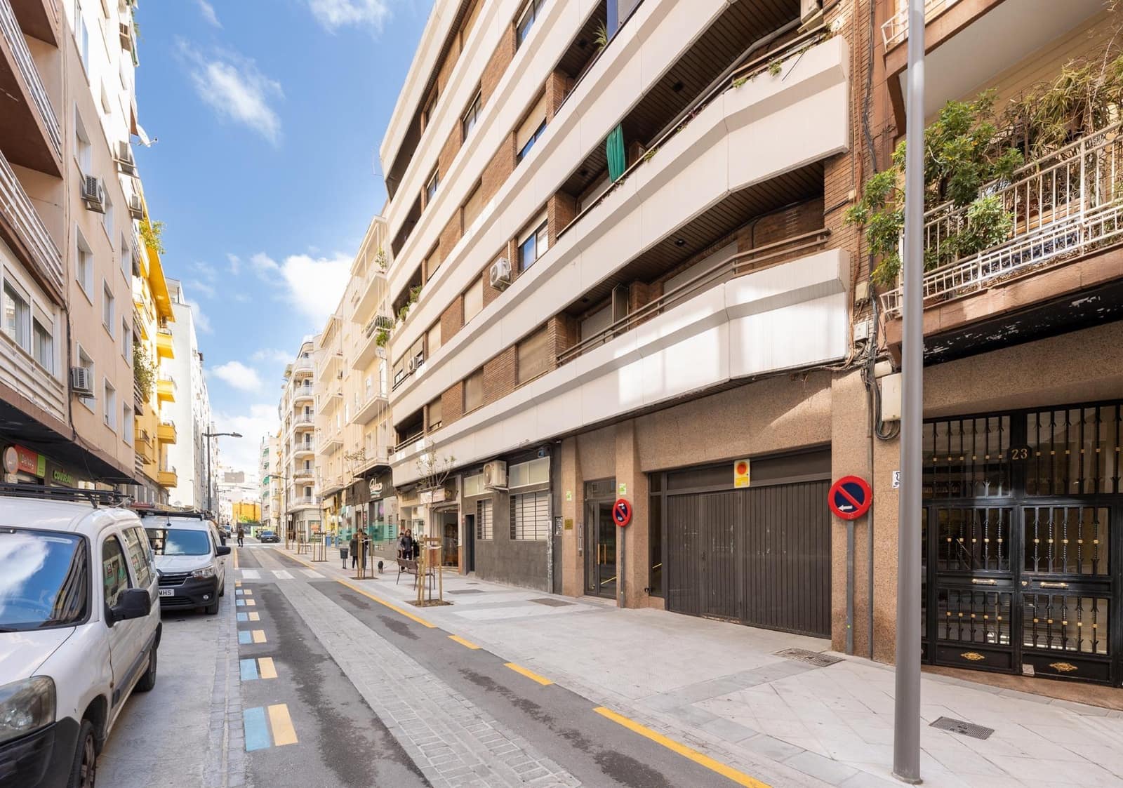 4 bedroom Flat for sale in Granada city with garage - € 460,000 (Ref: 9739081)