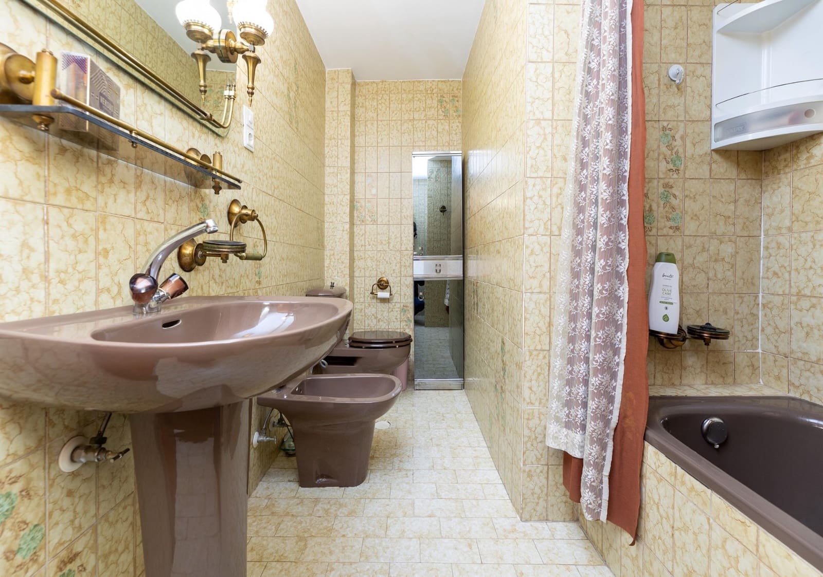 4 bedroom Flat for sale in Granada city with garage - € 460,000 (Ref: 9739081)