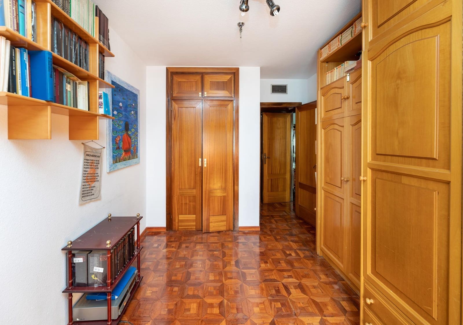 4 bedroom Flat for sale in Granada city with garage - € 460,000 (Ref: 9739081)