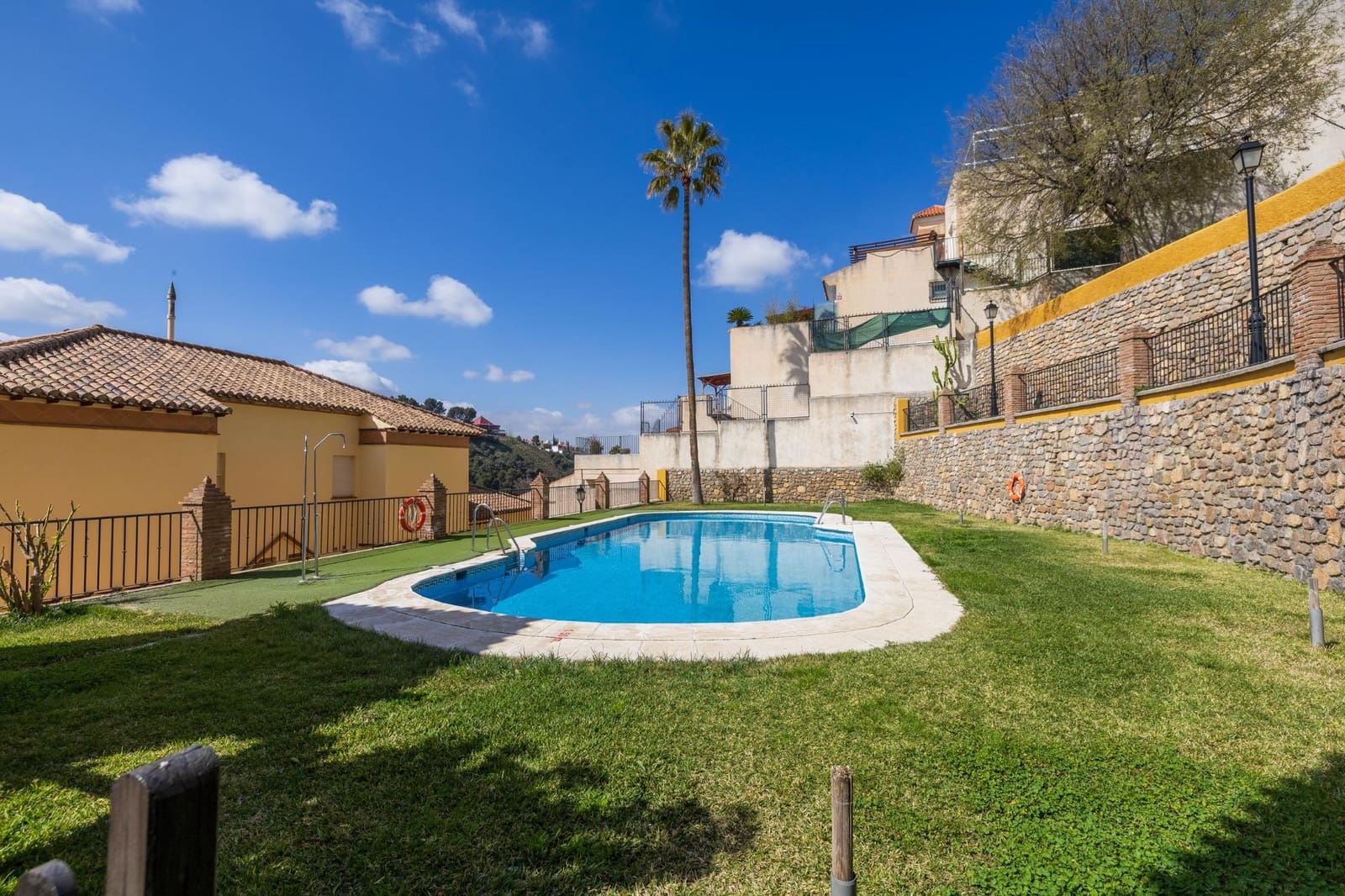5 bedroom Terraced Villa for sale in Granada city with pool garage - € 540,000 (Ref: 9748194)