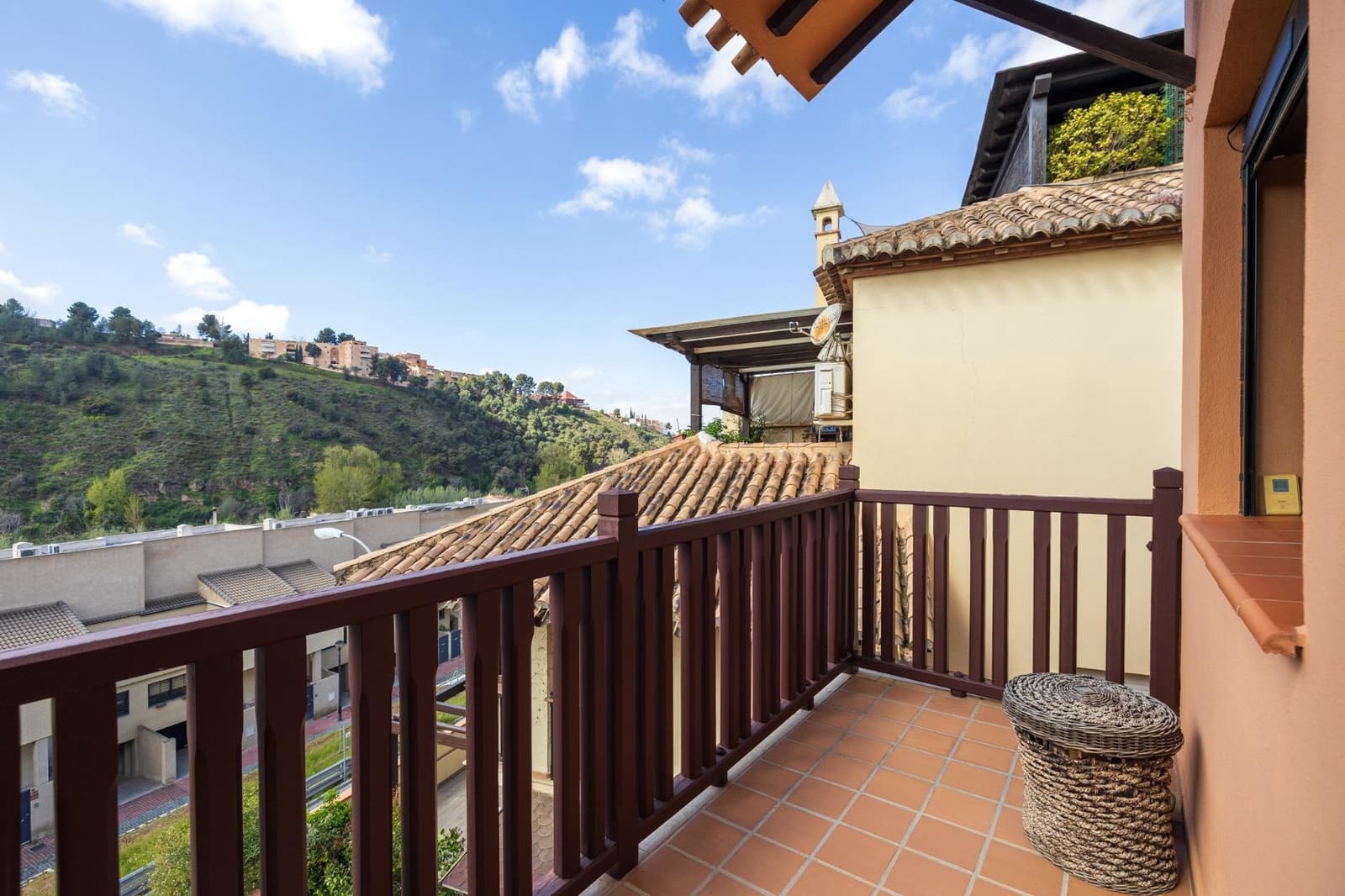 5 bedroom Terraced Villa for sale in Granada city with pool garage - € 540,000 (Ref: 9748194)