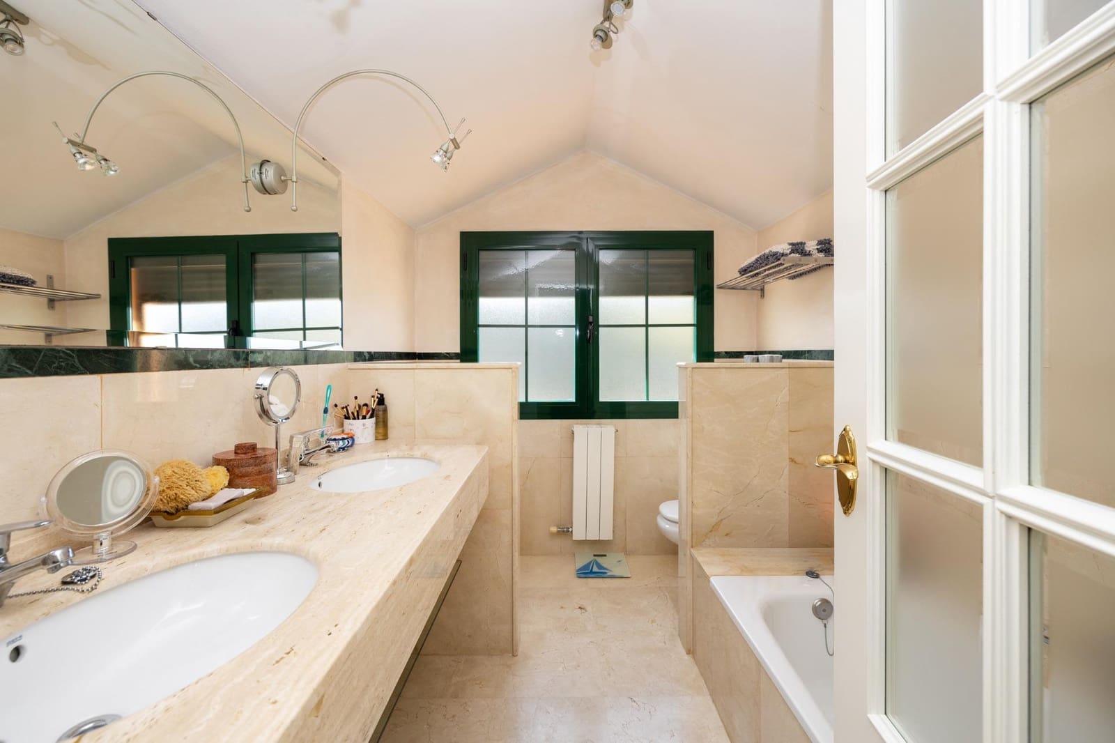 5 bedroom Terraced Villa for sale in Granada city with pool garage - € 540,000 (Ref: 9748194)