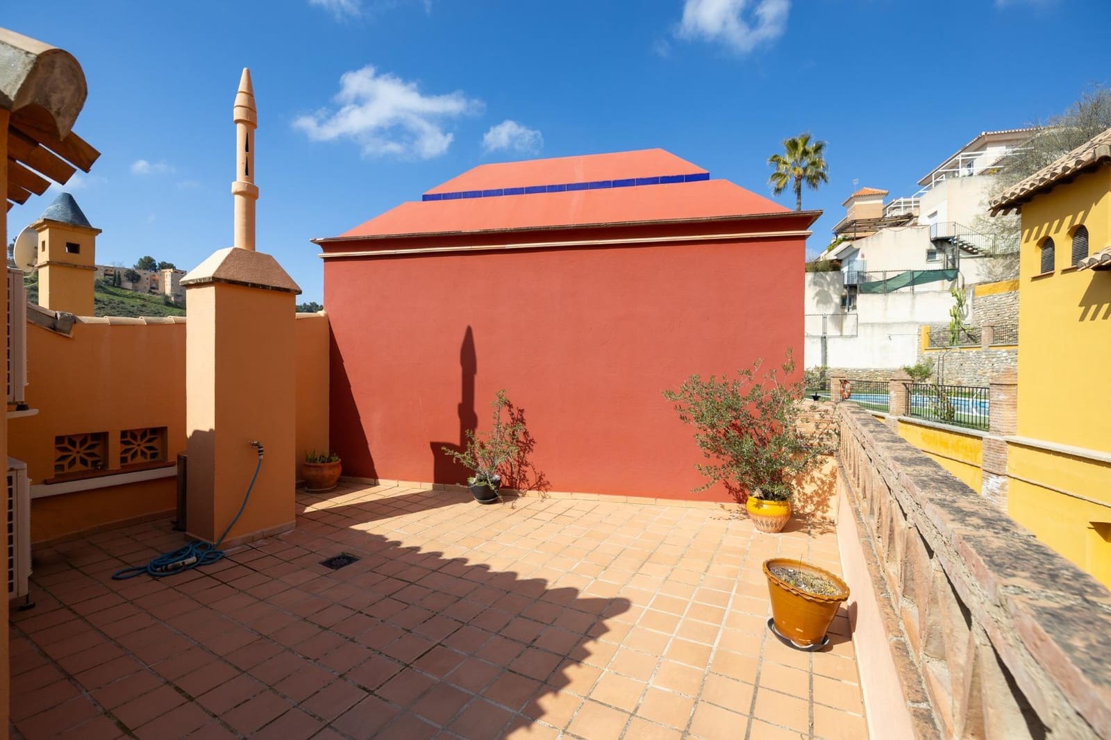 5 bedroom Terraced Villa for sale in Granada city with pool garage - € 540,000 (Ref: 9748194)