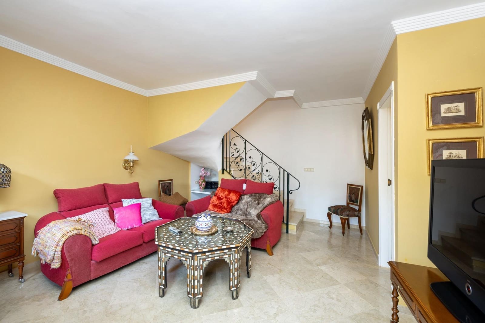 5 bedroom Terraced Villa for sale in Granada city with pool garage - € 540,000 (Ref: 9748194)