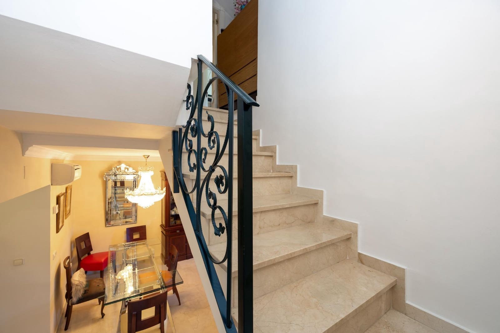 5 bedroom Terraced Villa for sale in Granada city with pool garage - € 540,000 (Ref: 9748194)