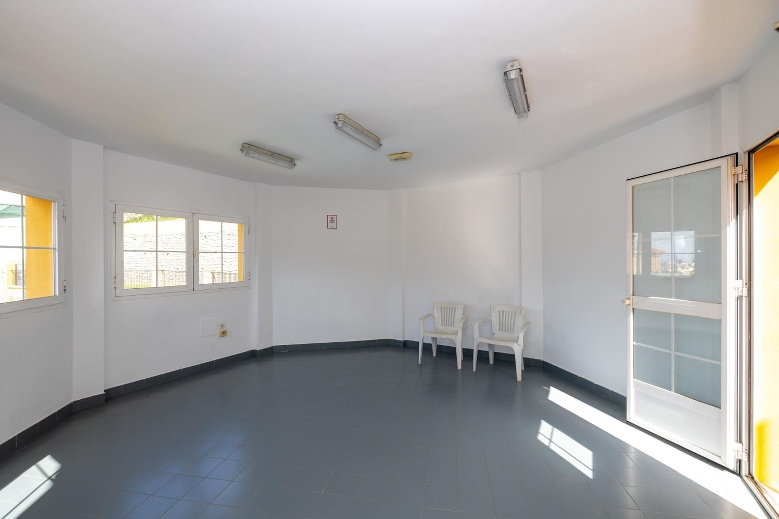 5 bedroom Terraced Villa for sale in Granada city with pool garage - € 540,000 (Ref: 9748194)