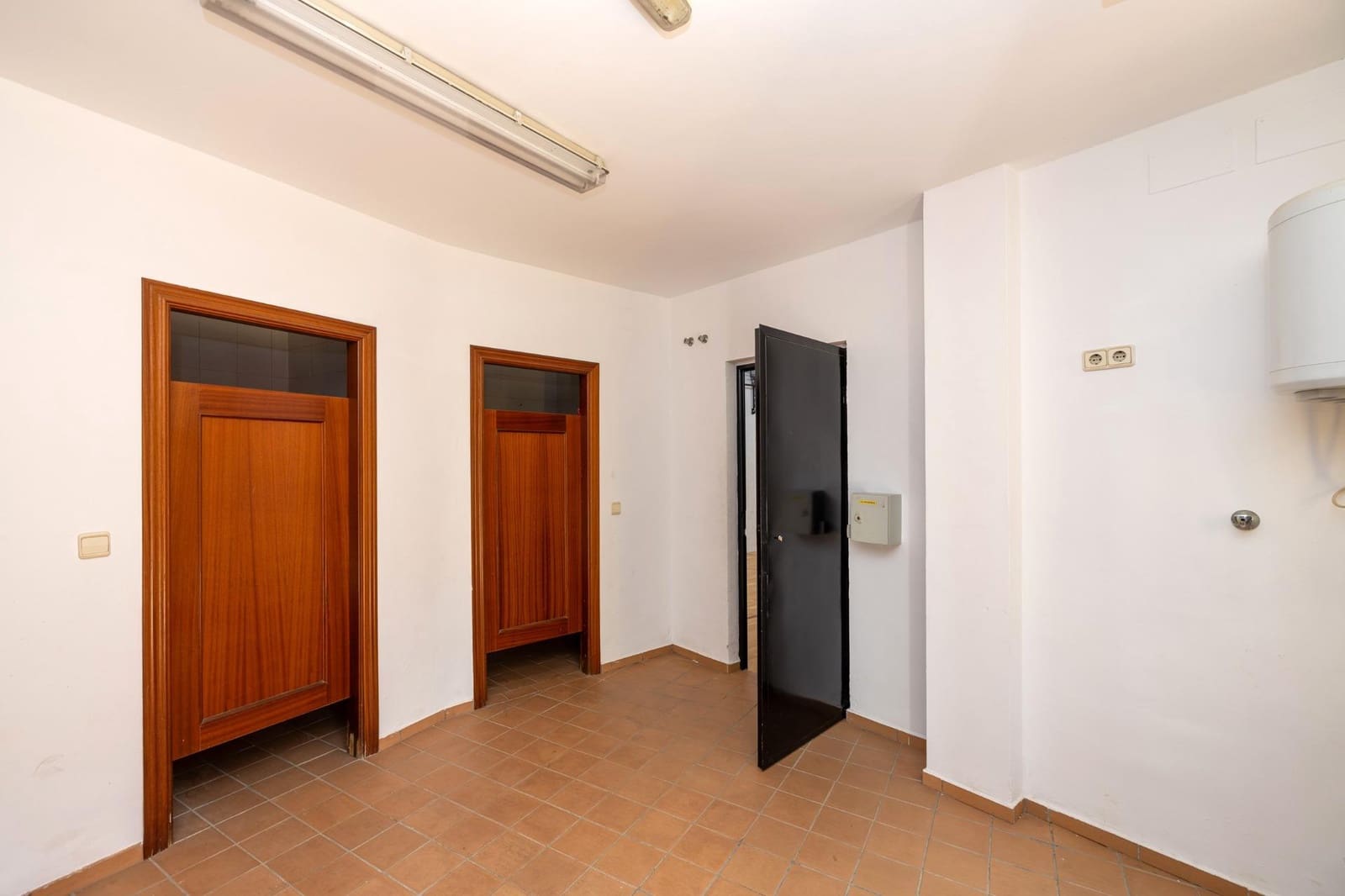 5 bedroom Terraced Villa for sale in Granada city with pool garage - € 540,000 (Ref: 9748194)