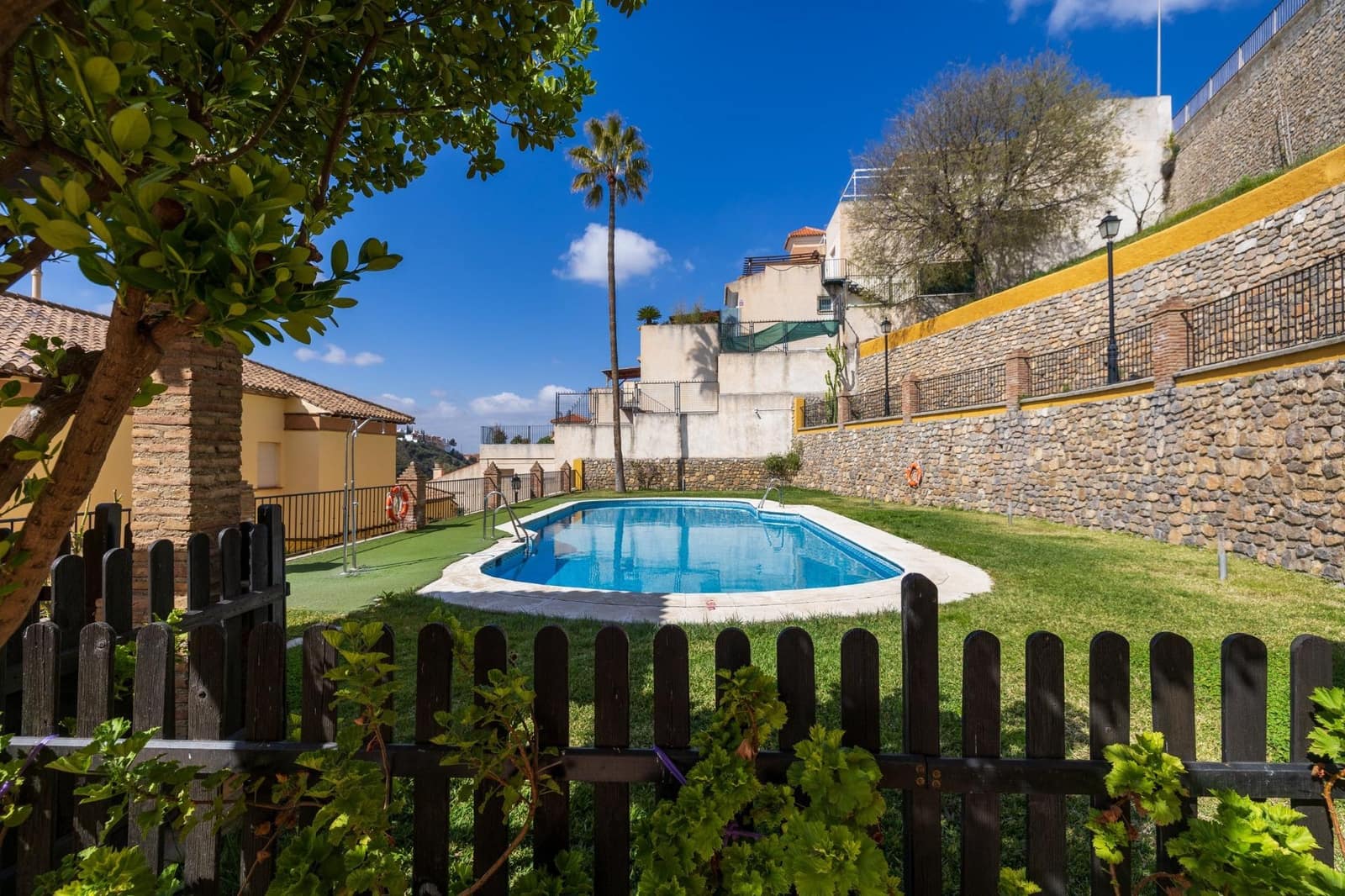 5 bedroom Terraced Villa for sale in Granada city with pool garage - € 540,000 (Ref: 9748194)