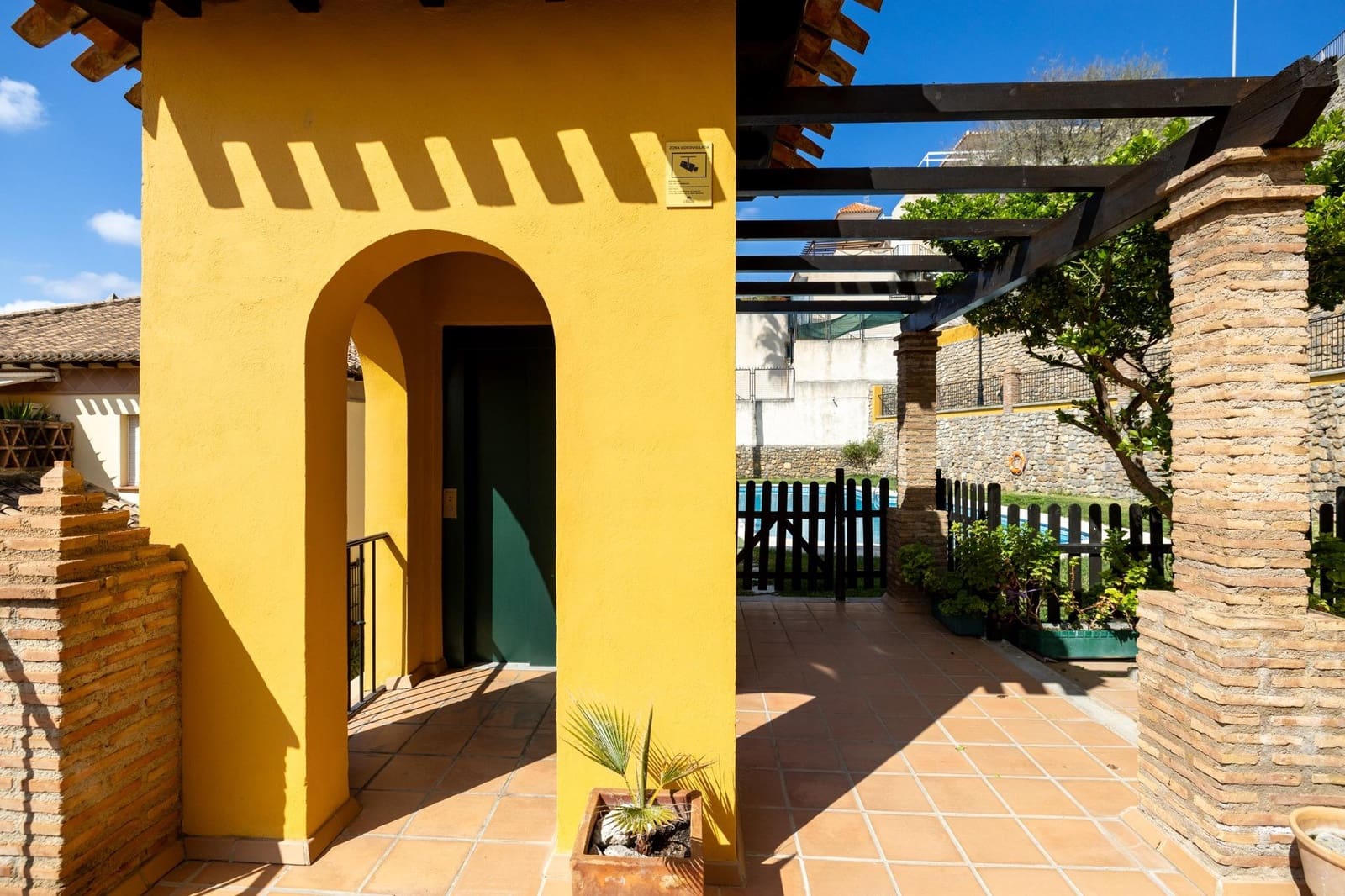 5 bedroom Terraced Villa for sale in Granada city with pool garage - € 540,000 (Ref: 9748194)