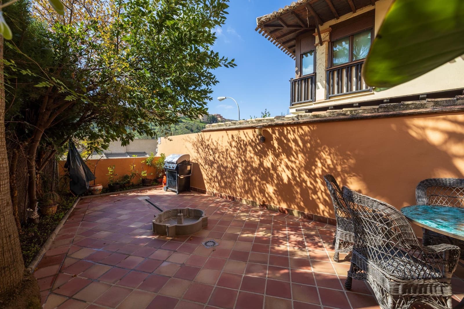 5 bedroom Terraced Villa for sale in Granada city with pool garage - € 540,000 (Ref: 9748194)