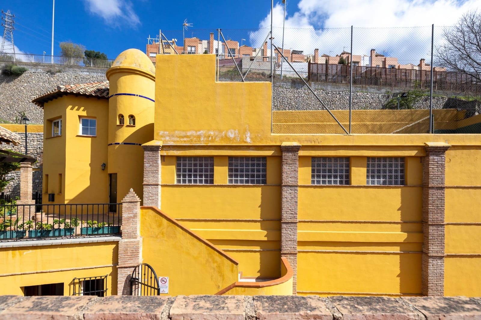 5 bedroom Terraced Villa for sale in Granada city with pool garage - € 540,000 (Ref: 9748194)