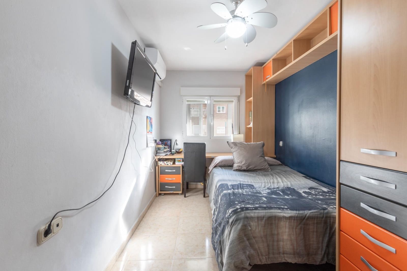 4 bedroom Flat for sale in Granada city with garage - € 360,000 (Ref: 9748195)