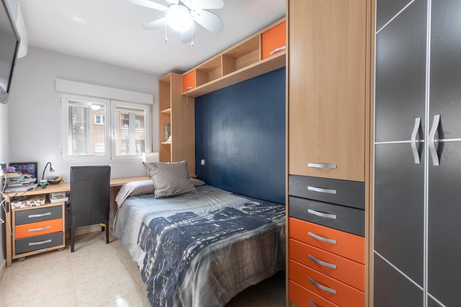 4 bedroom Flat for sale in Granada city with garage - € 360,000 (Ref: 9748195)