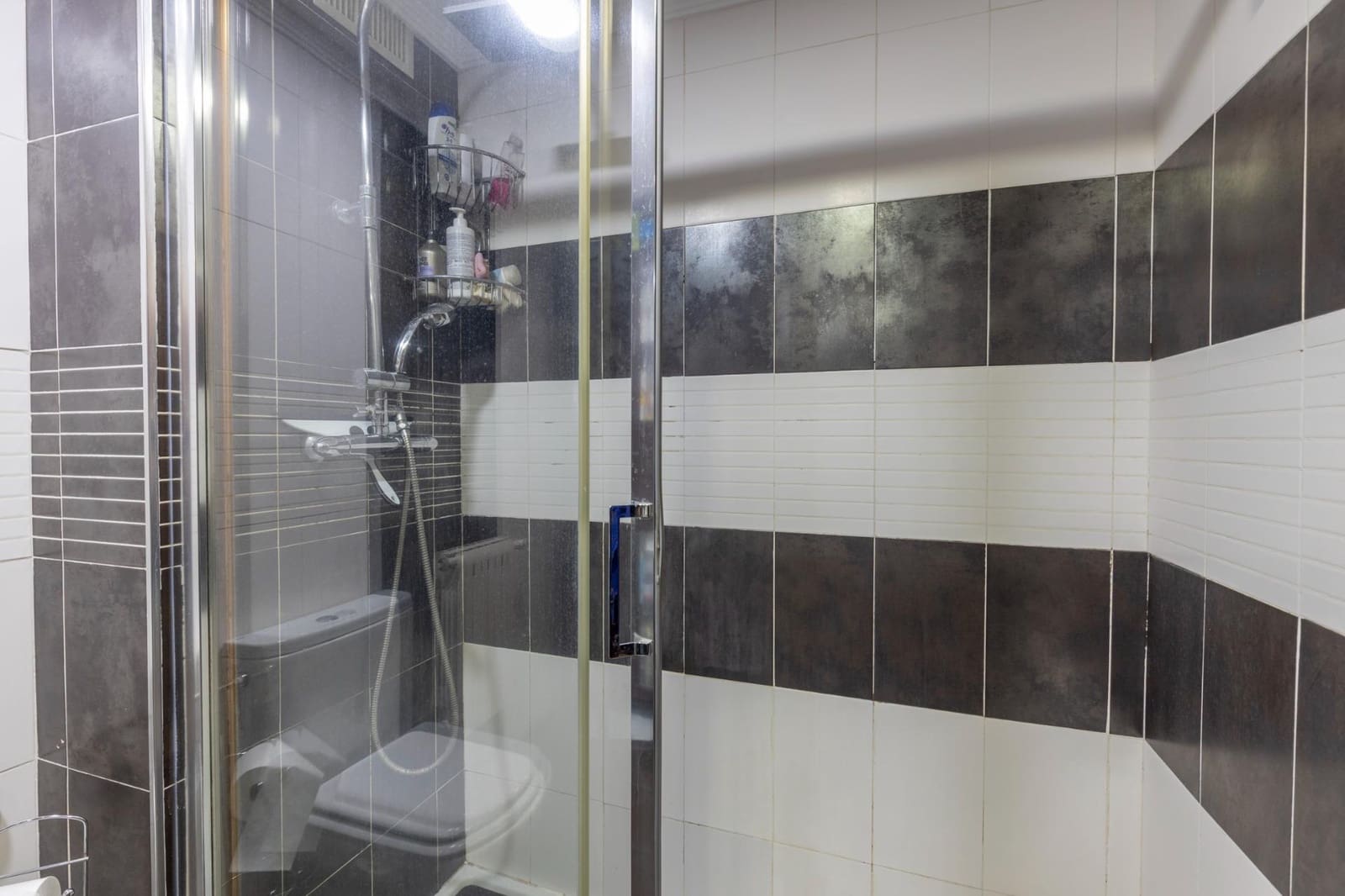 4 bedroom Flat for sale in Granada city with garage - € 360,000 (Ref: 9748195)