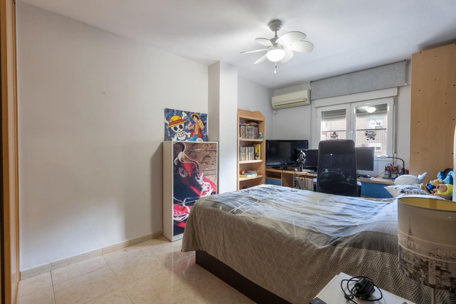 4 bedroom Flat for sale in Granada city with garage - € 360,000 (Ref: 9748195)