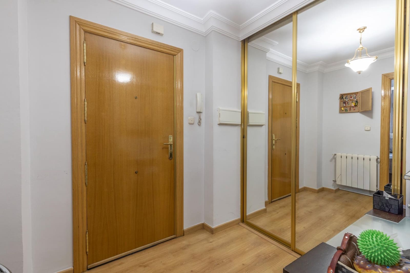 4 bedroom Flat for sale in Granada city with garage - € 360,000 (Ref: 9748195)