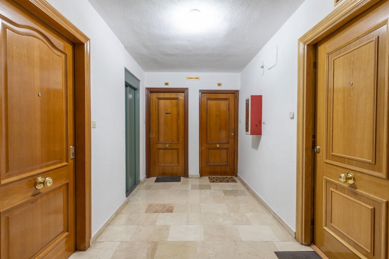 4 bedroom Flat for sale in Granada city with garage - € 360,000 (Ref: 9748195)