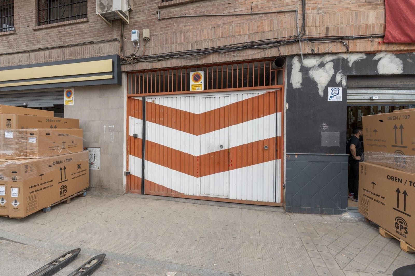 4 bedroom Flat for sale in Granada city with garage - € 360,000 (Ref: 9748195)