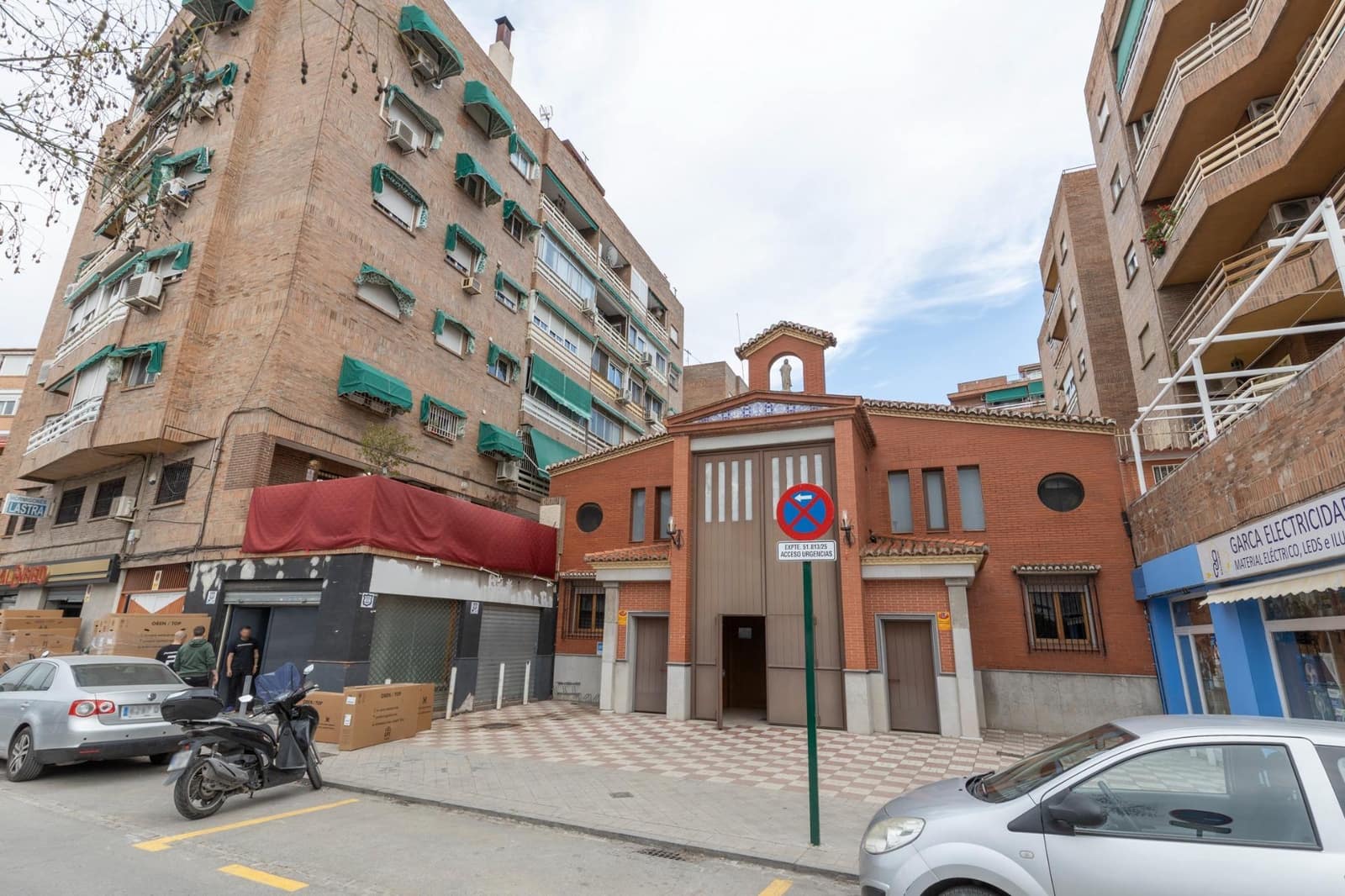 4 bedroom Flat for sale in Granada city with garage - € 360,000 (Ref: 9748195)