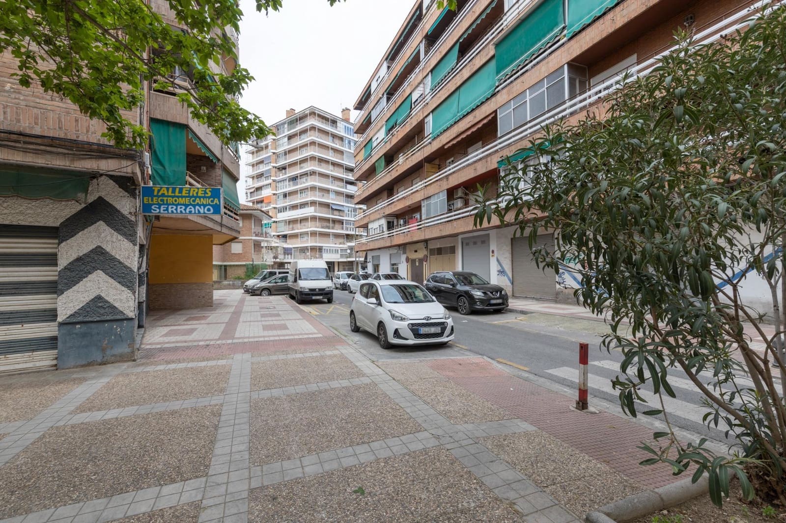 4 bedroom Flat for sale in Granada city with garage - € 360,000 (Ref: 9748195)
