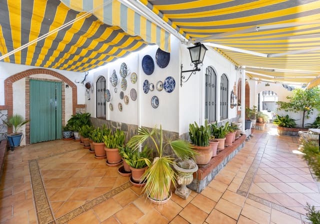 Chalet de 5 habitaciones en Albolote en venta con piscina - 300.000 € (Ref: 9748197)