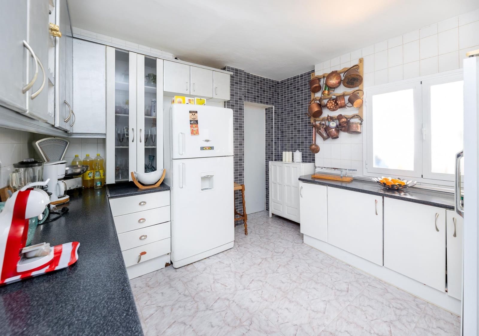 Chalet de 5 habitaciones en Albolote en venta con piscina - 300.000 € (Ref: 9748197)