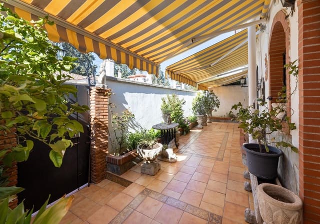 Chalet de 5 habitaciones en Albolote en venta con piscina - 300.000 € (Ref: 9748197)