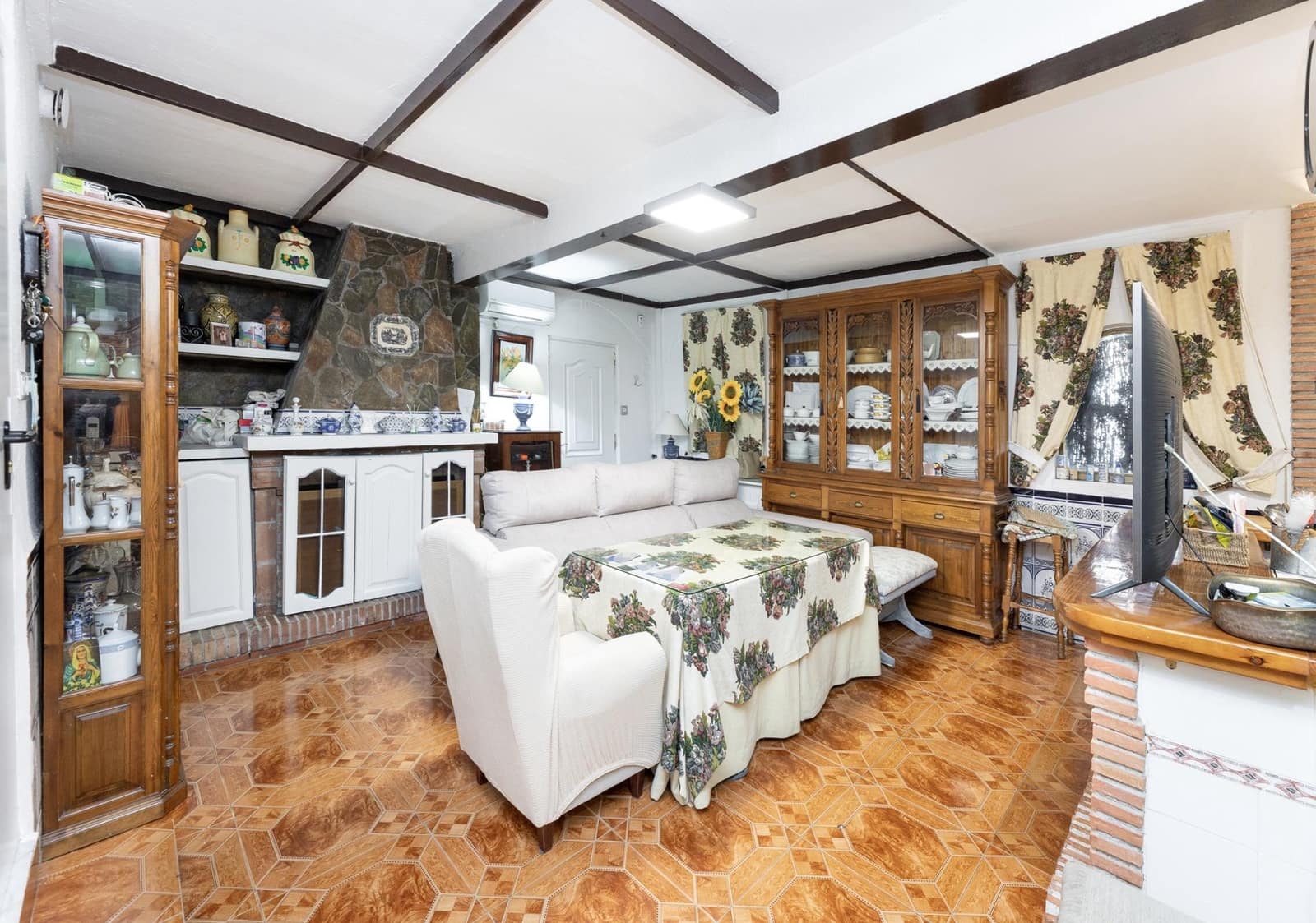 Chalet de 5 habitaciones en Albolote en venta con piscina - 300.000 € (Ref: 9748197)