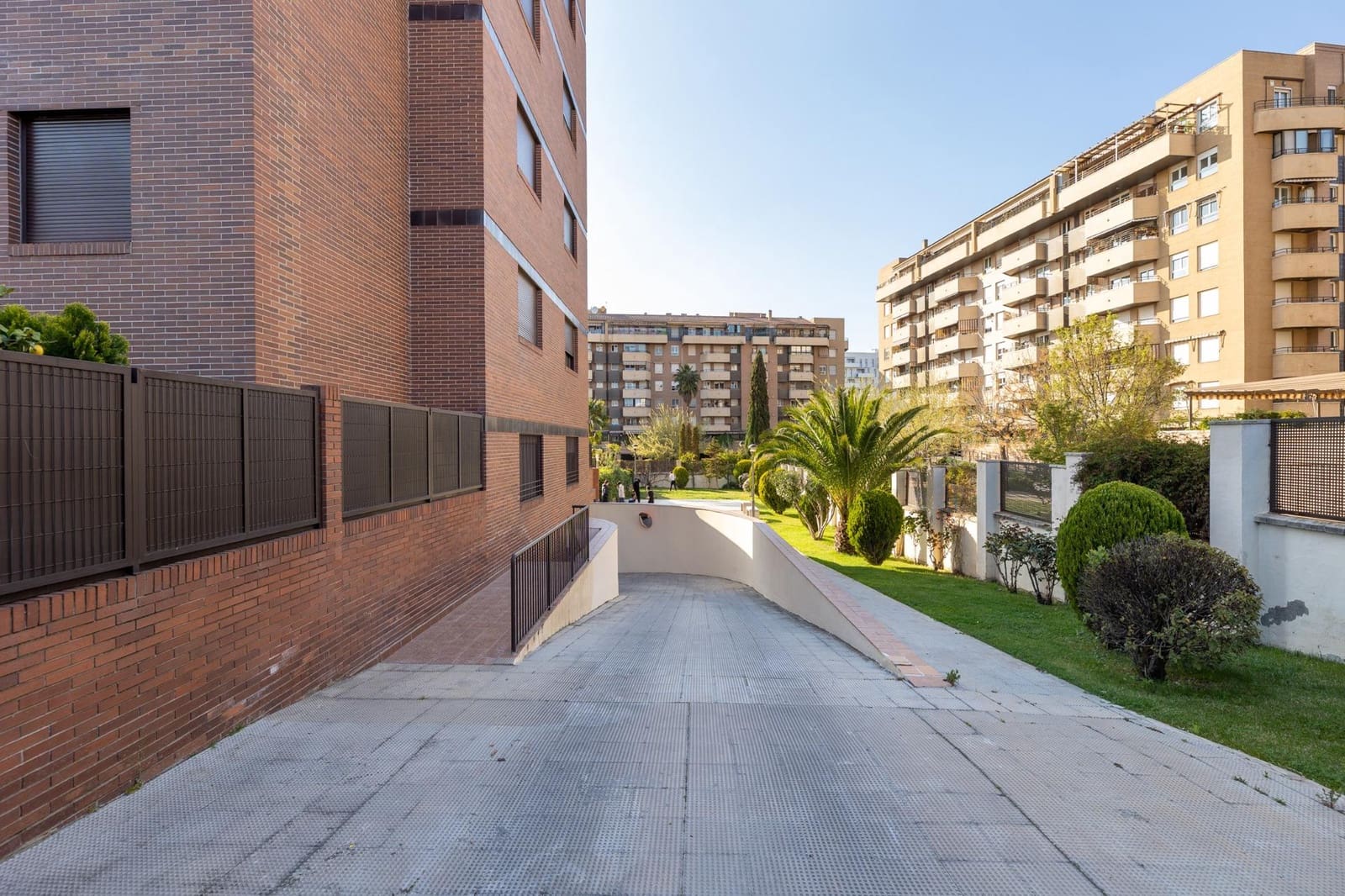 3 bedroom Flat for sale in Granada city with pool garage - € 395,000 (Ref: 9748198)