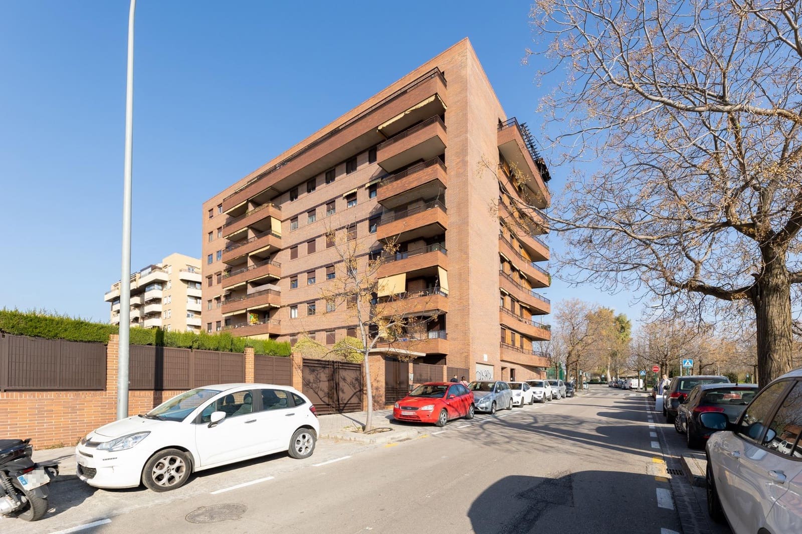 3 bedroom Flat for sale in Granada city with pool garage - € 395,000 (Ref: 9748198)