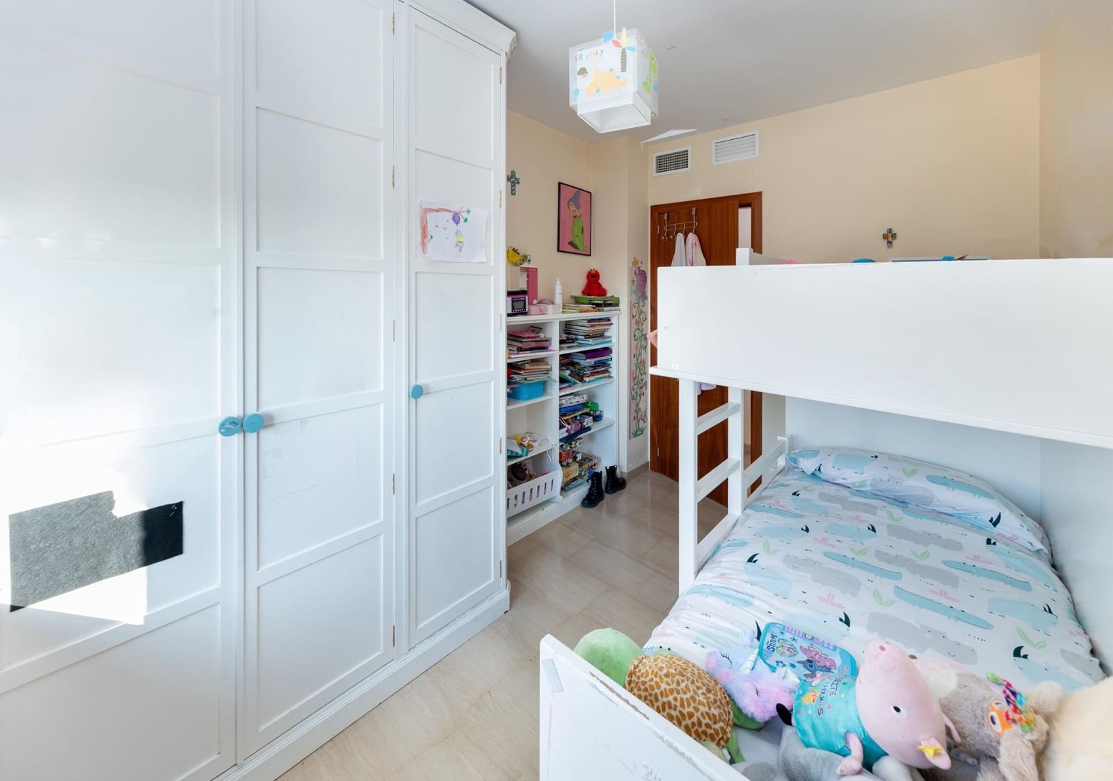 3 bedroom Flat for sale in Granada city with pool garage - € 395,000 (Ref: 9748198)