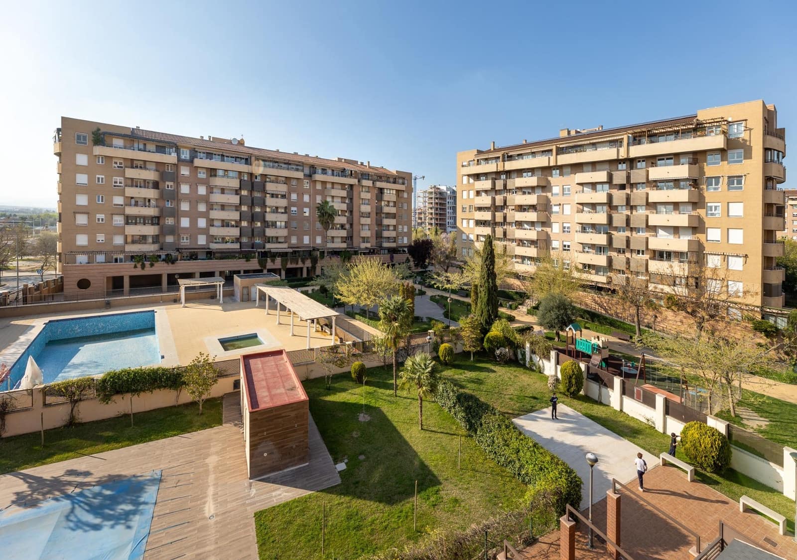 3 bedroom Flat for sale in Granada city with pool garage - € 395,000 (Ref: 9748198)