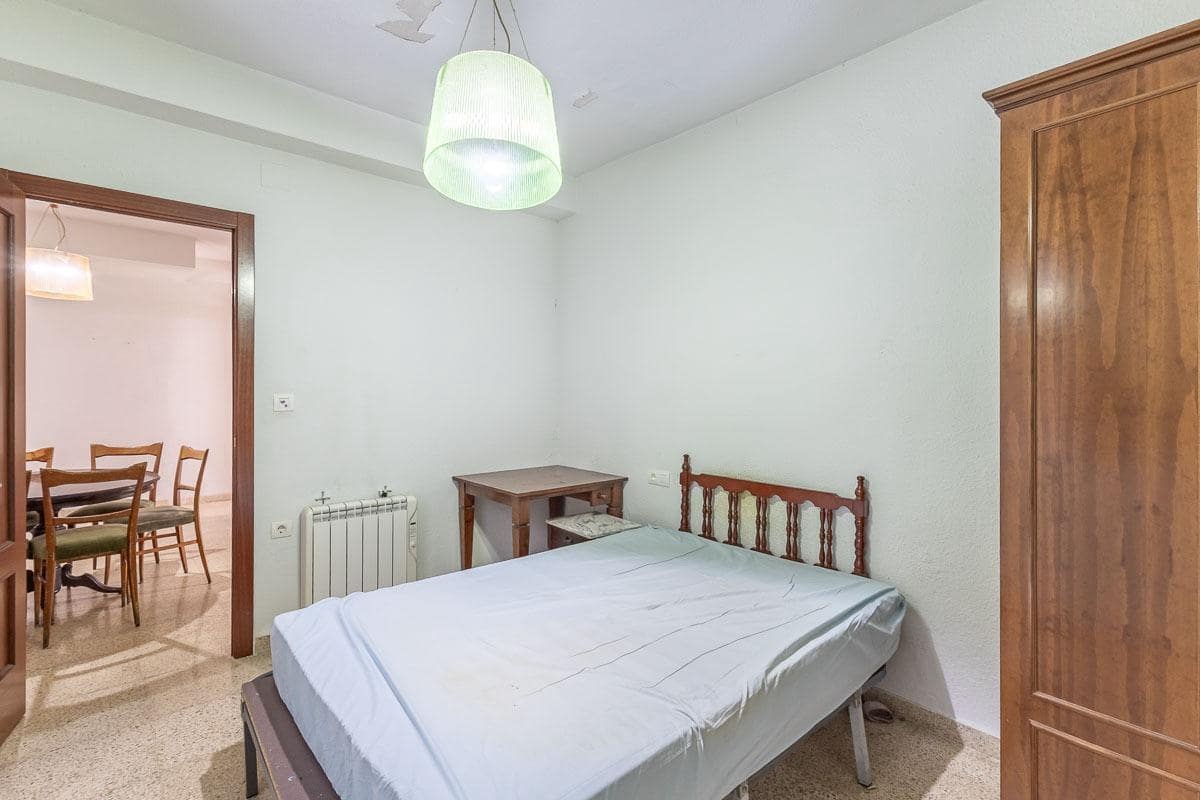 3 bedroom Flat for sale in Granada city - € 210,000 (Ref: 9748199)