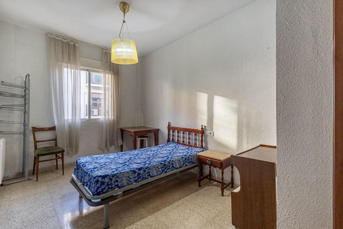 3 bedroom Flat for sale in Granada city - € 210,000 (Ref: 9748199)