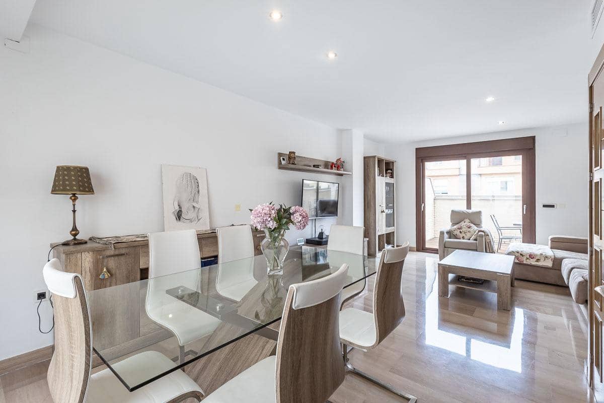 5 bedroom Terraced Villa for sale in Granada city with garage - € 510,000 (Ref: 9748200)