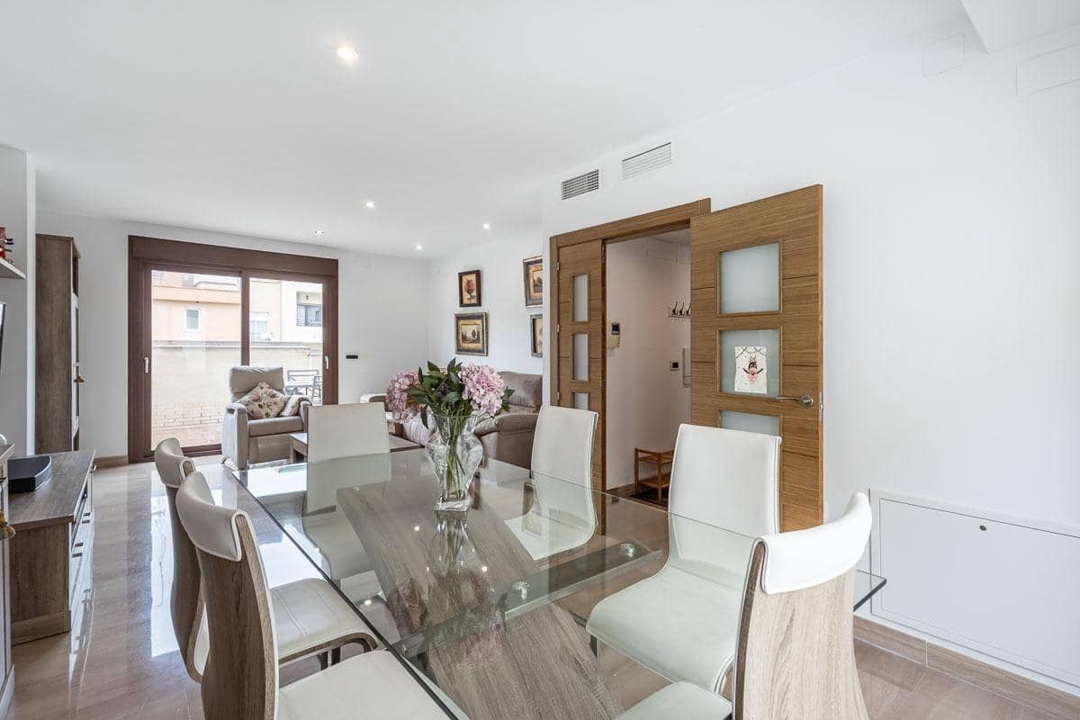 5 bedroom Terraced Villa for sale in Granada city with garage - € 510,000 (Ref: 9748200)