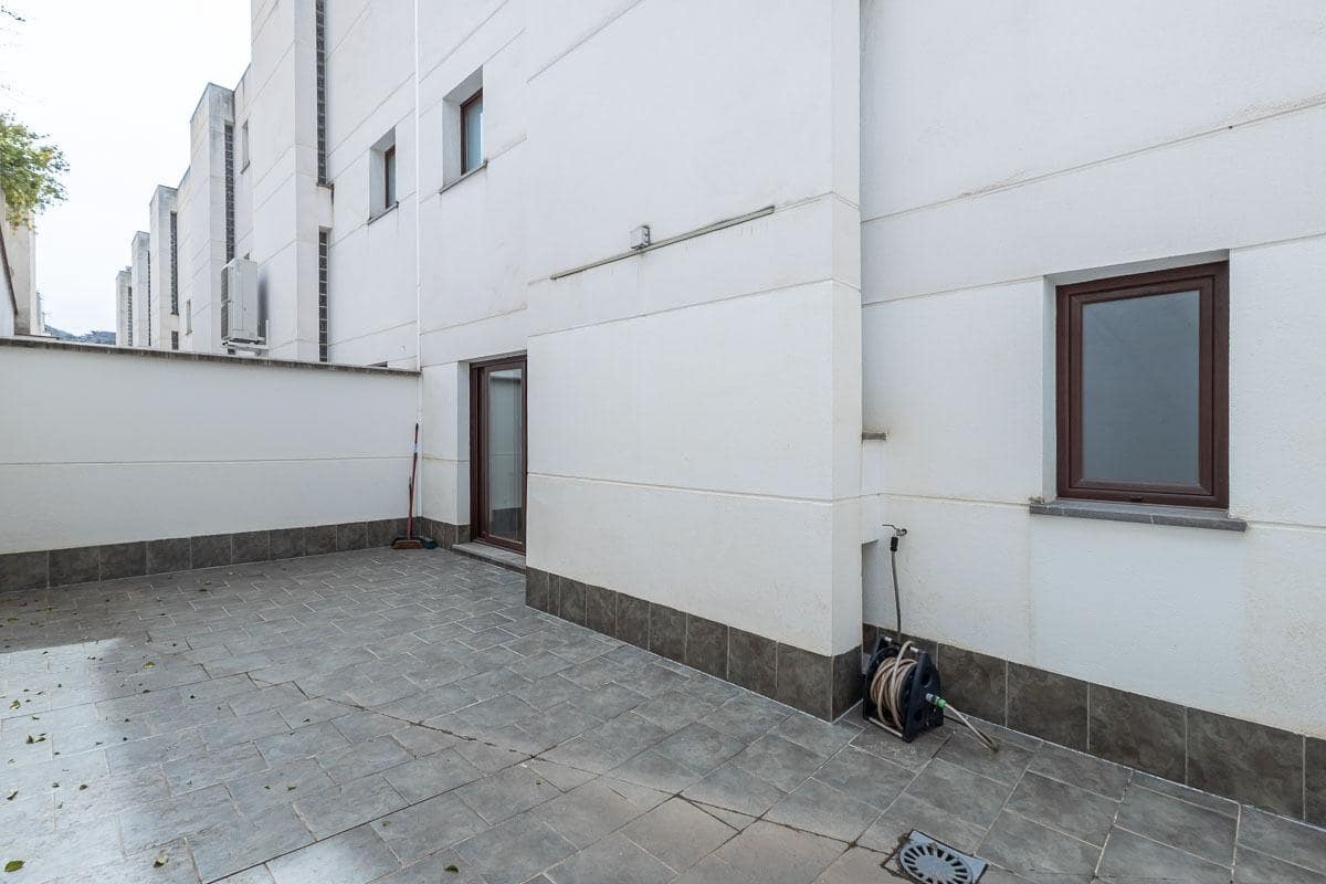 5 bedroom Terraced Villa for sale in Granada city with garage - € 510,000 (Ref: 9748200)