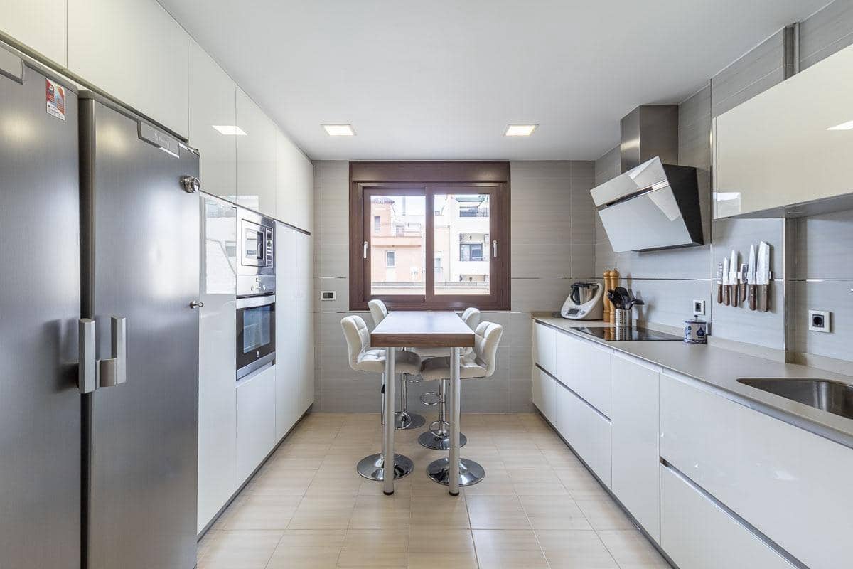 5 bedroom Terraced Villa for sale in Granada city with garage - € 510,000 (Ref: 9748200)