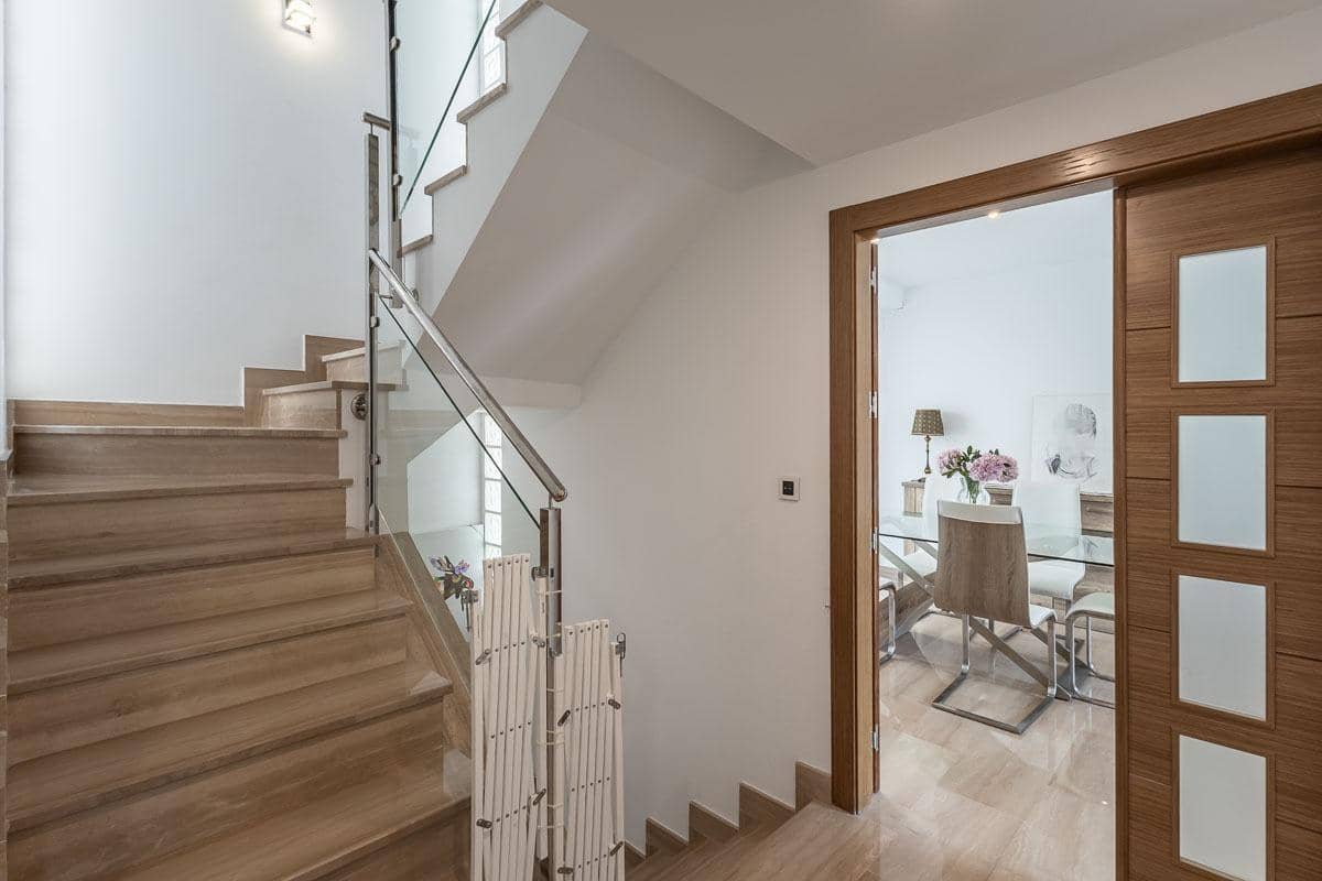 5 bedroom Terraced Villa for sale in Granada city with garage - € 510,000 (Ref: 9748200)