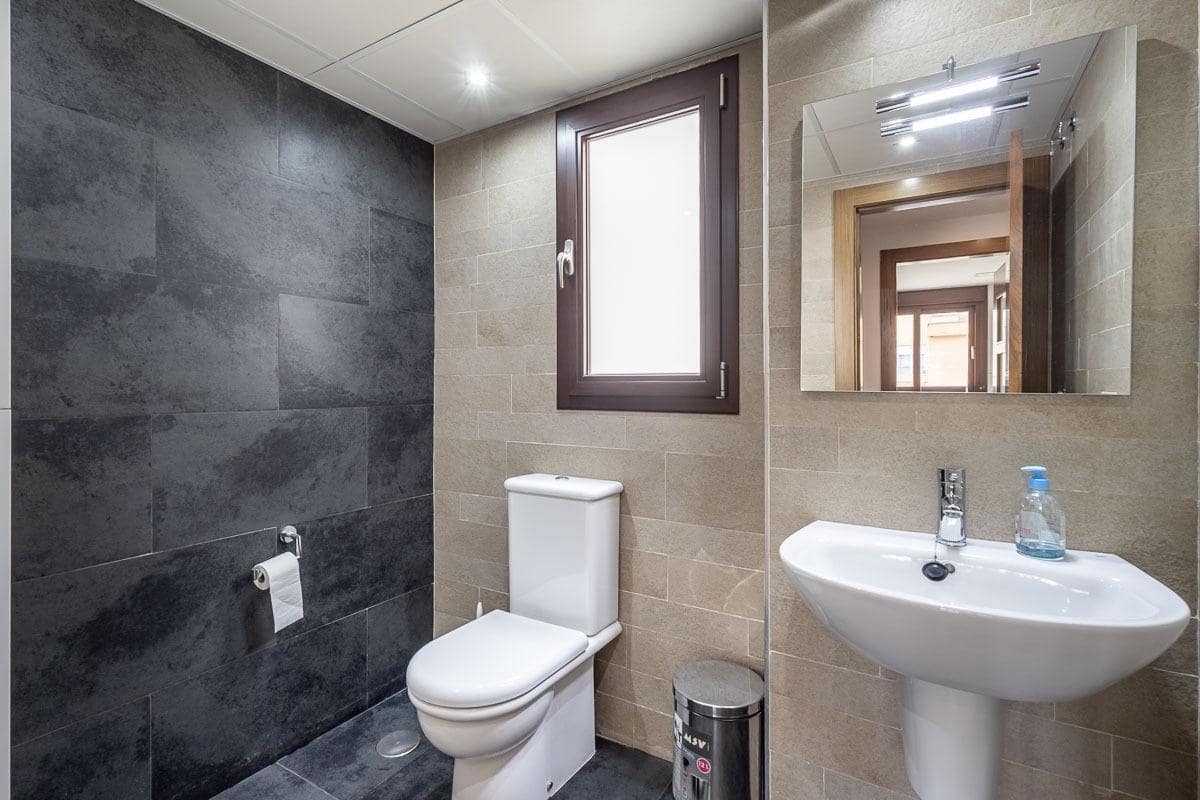 5 bedroom Terraced Villa for sale in Granada city with garage - € 510,000 (Ref: 9748200)