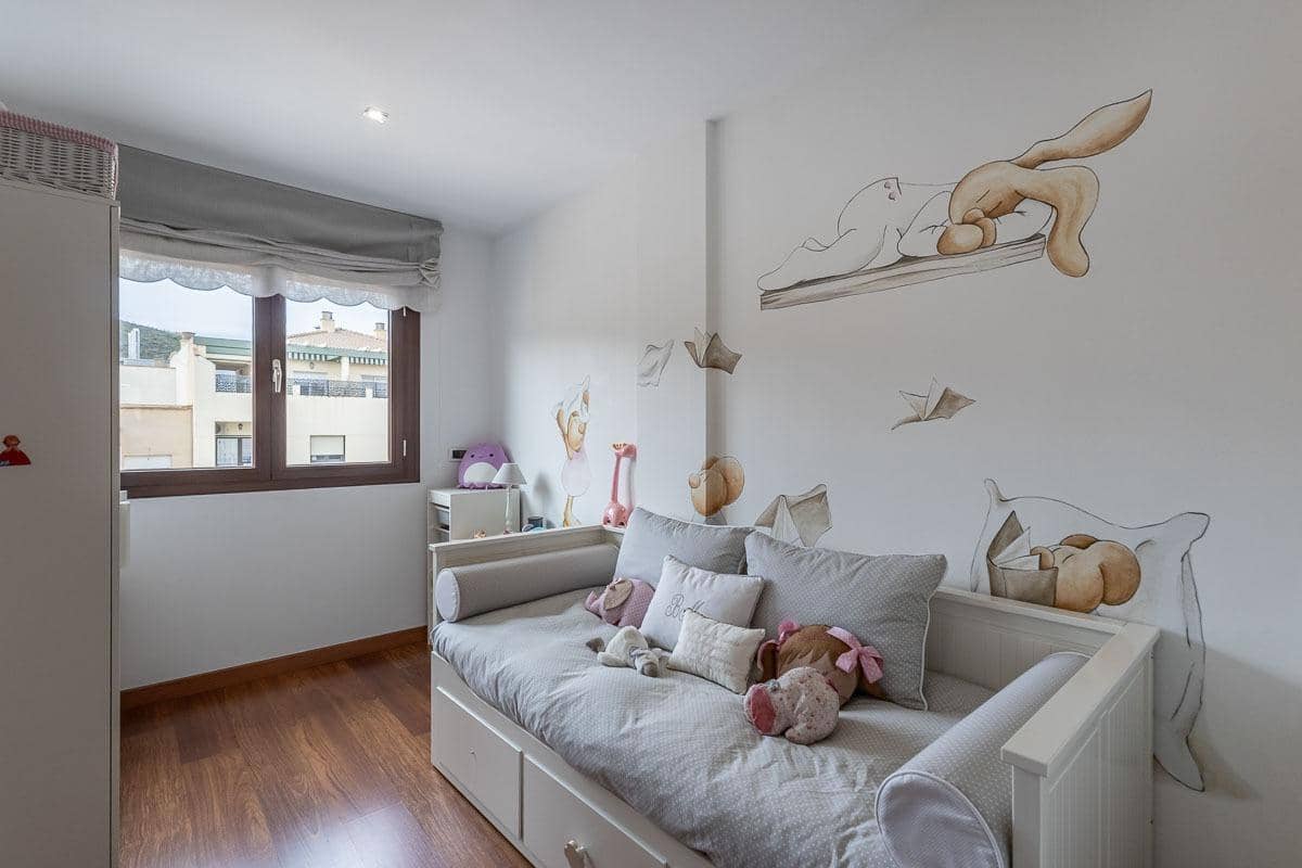 5 bedroom Terraced Villa for sale in Granada city with garage - € 510,000 (Ref: 9748200)