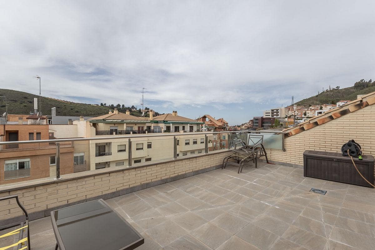5 bedroom Terraced Villa for sale in Granada city with garage - € 510,000 (Ref: 9748200)