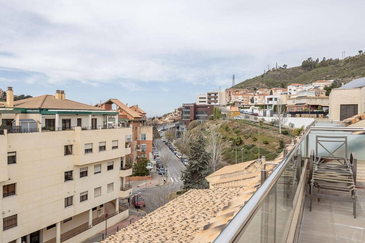 5 bedroom Terraced Villa for sale in Granada city with garage - € 510,000 (Ref: 9748200)
