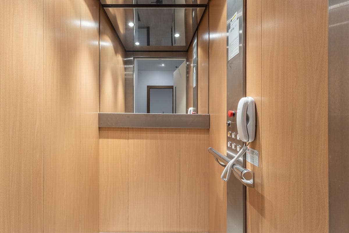 5 bedroom Terraced Villa for sale in Granada city with garage - € 510,000 (Ref: 9748200)