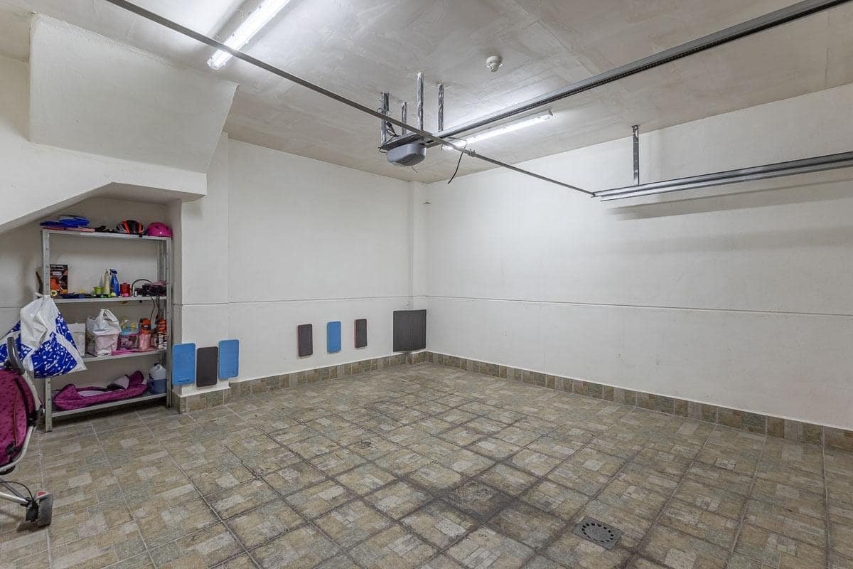 5 bedroom Terraced Villa for sale in Granada city with garage - € 510,000 (Ref: 9748200)