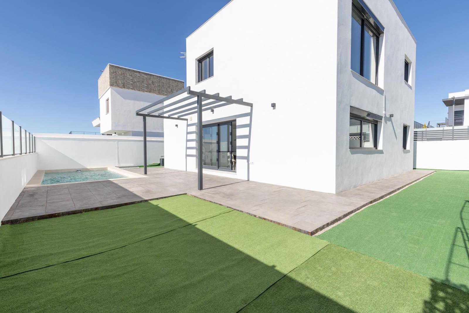 4 sovrum Villa till salu i La Zubia med pool garage - 395 000 € (Ref: 9748202)