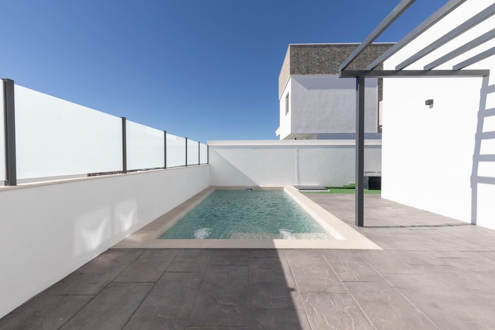 4 sovrum Villa till salu i La Zubia med pool garage - 395 000 € (Ref: 9748202)